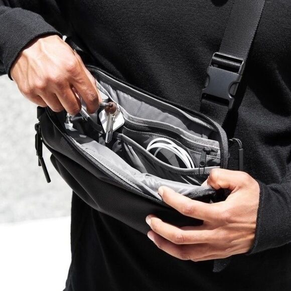 Aer Day Sling 2 Black Waist Bag Crossbody Men's Body Bag - Picture 6 of 7
